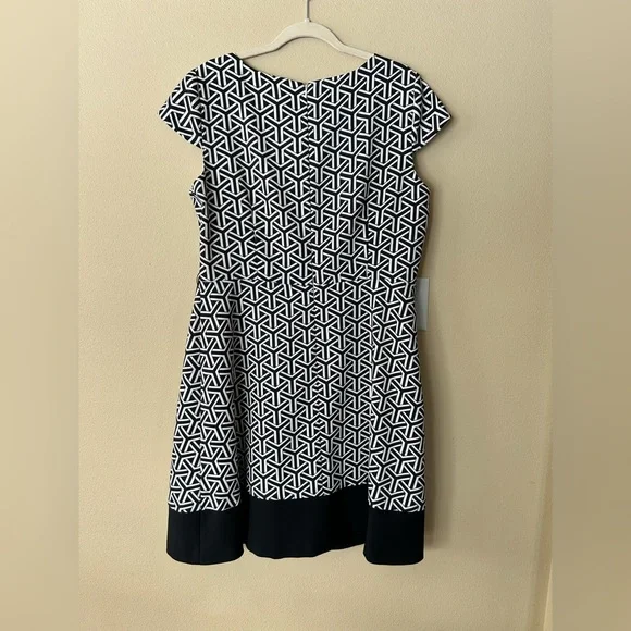 📦LAST CHANCE: DONATING📦 Alex Marie | Black and White Patterned Dress - Picture 4 of 10